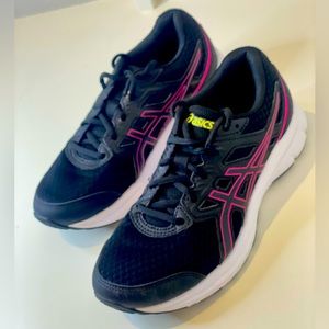 ASICS black tennis shoes